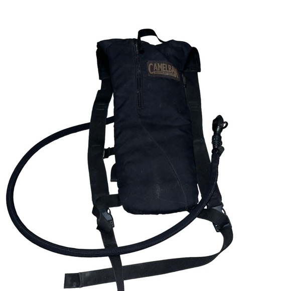CamelBak Classic Black Hydration Pack with Reservoir - Picture 1 of 7